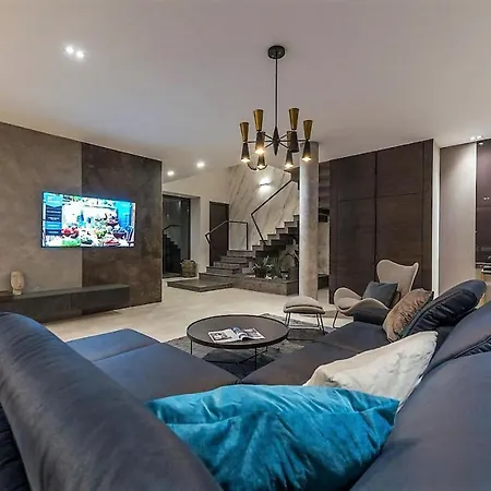 Villa Stylish Aria With Pool, 100m To And Sea