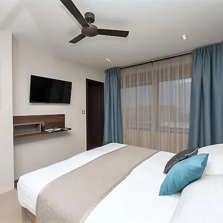 Stylish Aria With Pool, 100m To And Sea * Tucepi
