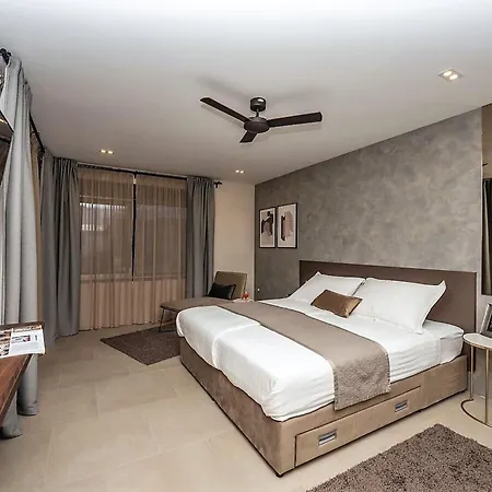Villa Stylish Aria With Pool, 100m To And Sea *
