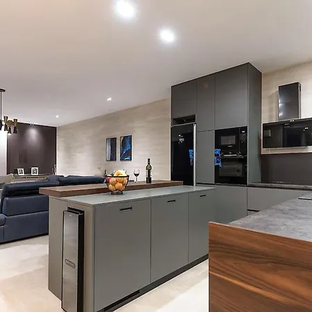 Stylish Aria With Pool, 100m To And Sea *