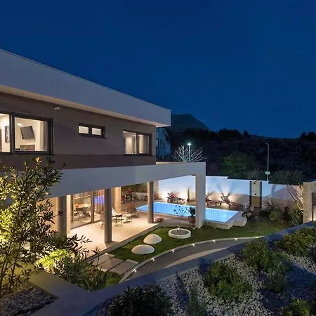 Villa Stylish Aria With Pool, 100m To And Sea *