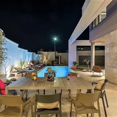 Stylish Aria With Pool, 100m To And Sea * Tucepi